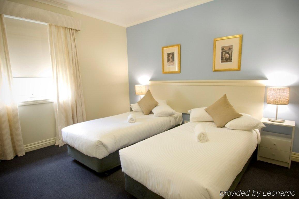 Hotel Collins Melbourne Room photo